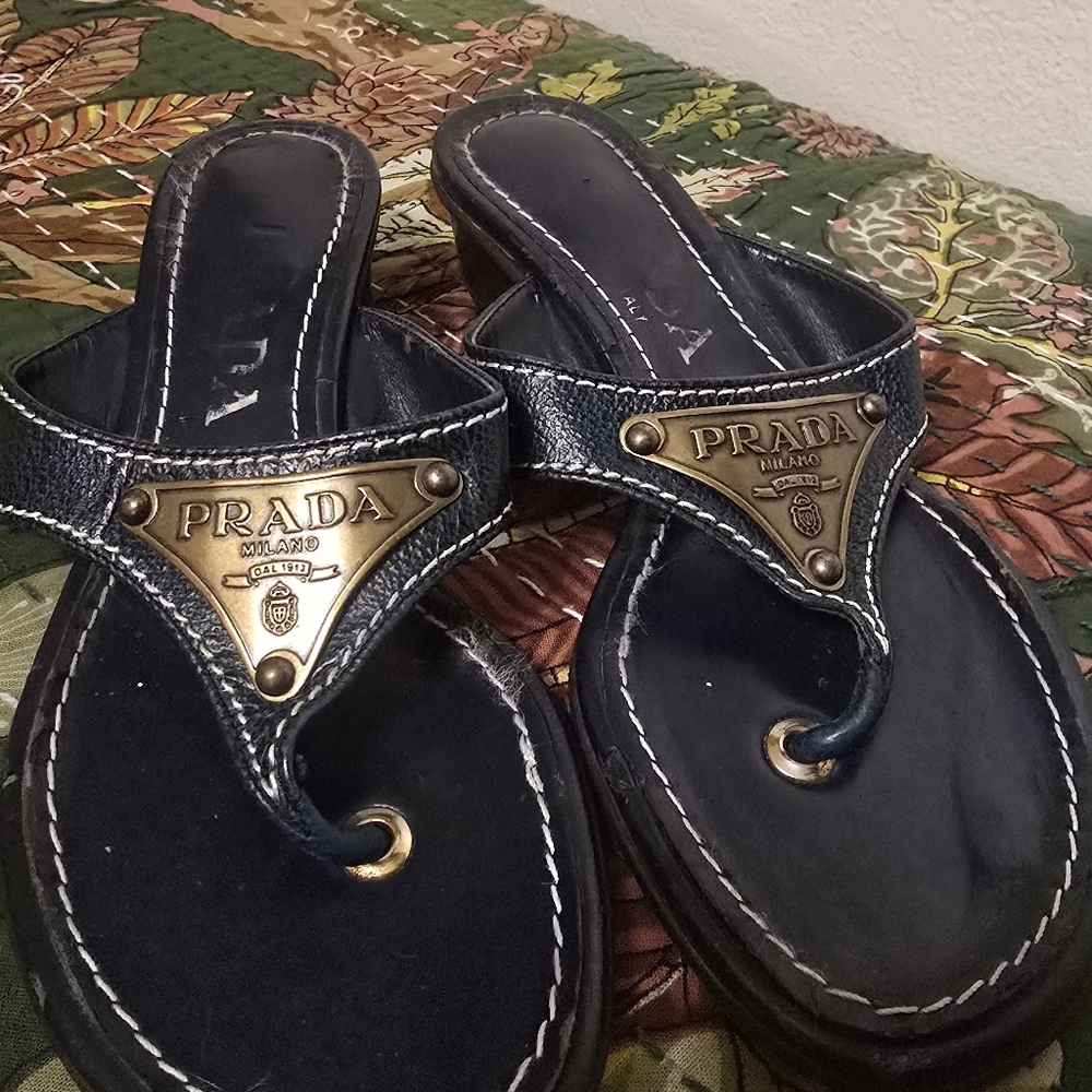 Prada Black Leather Sandals Flip Flops Kitten Heel Size 37 1/2